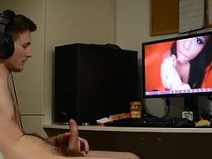 Hot guy jerks off to porn.