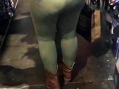 Candid THICC teen PAWG green leggings VPL