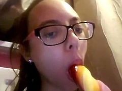 teen sucks Icepop in webcam