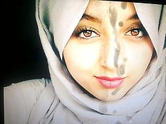 ghizlaine la hijabitch de pute prend du sperme sur sa gueul