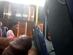 Gozando pra novinha no onibus