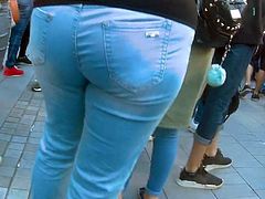 Touched big ass milfs in jeans