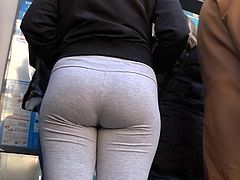 GluteusDivinus - Candid ass in outfit at bus stop