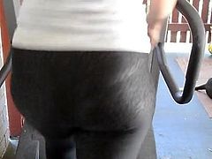 Nice lycra ass on a treadmill
