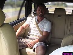 Bigtit english cabbie pussyfucked on backseat