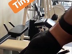 Sarah Hyland working out