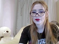 Cute cam girl suck her toes in dirty fishnets