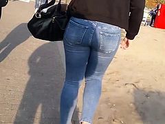 Amazing candid teen big ass in jeans