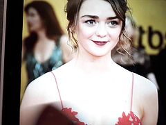 Maisie Williams Cumtribute