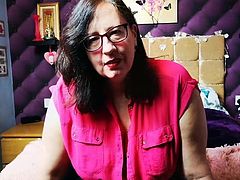 Busty mature bbw talks dirty opens pussy and sucking cock