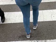 Ghetto booty MILF in jeans major VPL