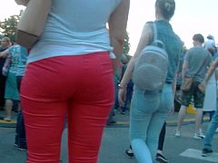 Juicy ass milfs in tight jeans
