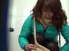 Chinese toilet peeing 11