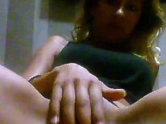 Spanish ex-wife Lindara rubbing her pussy