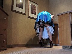 Sissy in blauen Satin Dress