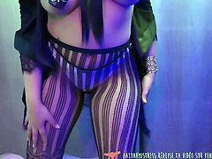 Strip tease - French Metis Amateur Girl - Vends-ta-culotte
