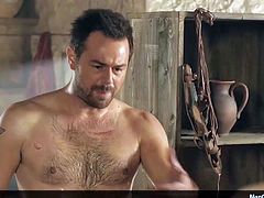 Celebrity Actor Danny Dyer Flashing His Nude Tight Butt