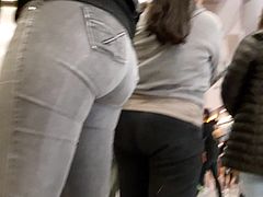 ASS MILF IN JEANS