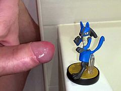 Hotglue: Lucario amiibo