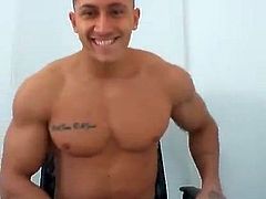 Hung muscular hottie masturbating on webcam