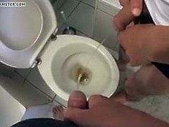 2 guy pissing in the toilet