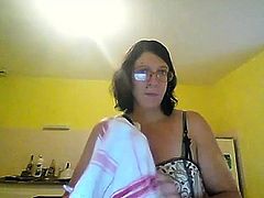 Mature toying herself on webcam