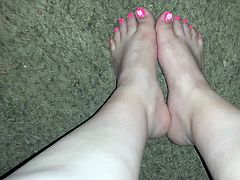 Cum on sexy pink toes (Feet Cumshot)