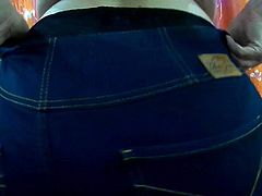 Huge ass pulls on jeans