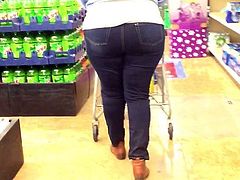 Never seen a Phat Ass Auntie in skinny jeans? Here u go cuz