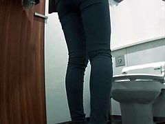 high heel lady toilet peep