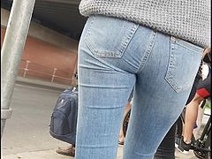 Nice tight candid teen ass creepshot in jeans