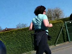Reife Frau beim Jogging