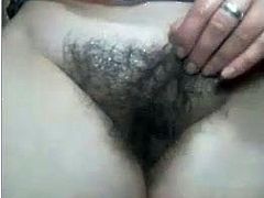 ARAB WIFE SHOWS HER HAIRY PUSSY