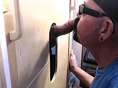 Gloryhole BJ DILF takes cum on his face