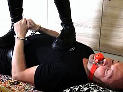 crush feet