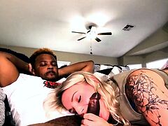 Gum chewing blonde amateur sult gives nice handjob