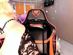 Hot amateur webcam teen masturbates for their fans