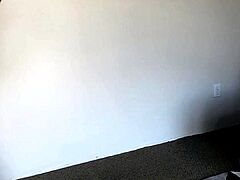 Amateur stud solo wanking