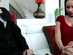 Busty dark haired likes to eat slit for pleasure